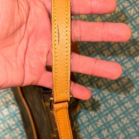 Louis Vuitton Brown Monogram Crossbody Bag with Saddle Shape - Picture 4 of 11